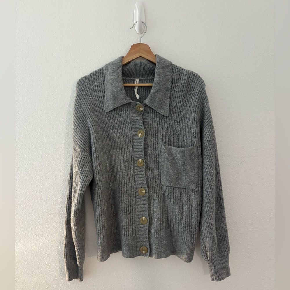 Paper Label ribbed cardigan in grey